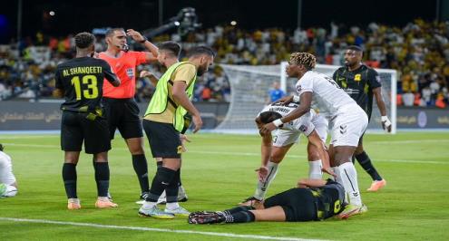 "الخلوق".. لاعب الصفاقسي يعتذر لطارق حامد بعد التسبب في إصابته